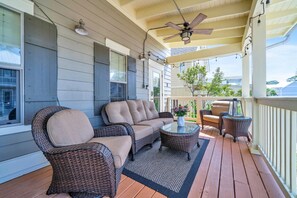 Terrace/patio - 🦩Book Me Baby! Ain't Life Grand 30A~GolfCart~6bikes🦩 (Santa Rosa Beach)