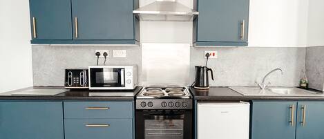 Frigorífic, microones, forn i placa de cuina