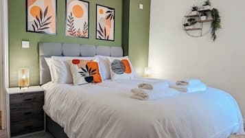 2 bedrooms, internet, bed sheets