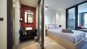Luxury Apartment | 1 bedroom, hypo-allergenic bedding, down duvets, memory-foam beds
