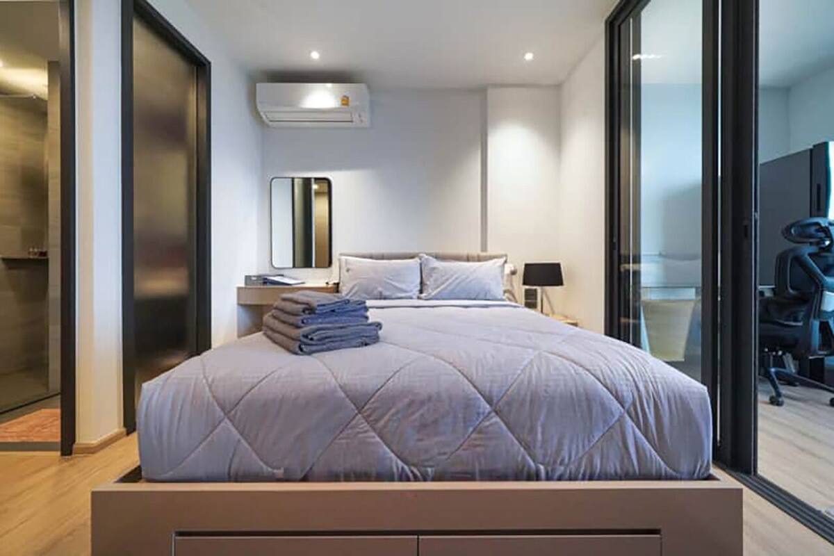 Luxury Apartment | 1 bedroom, hypo-allergenic bedding available, down comforters