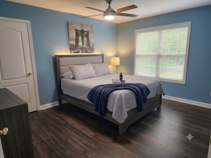 3 bedrooms, desk, iron/ironing board, free WiFi