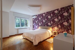 2 habitaciones, tabla de planchar con plancha, wifi y ropa de cama 