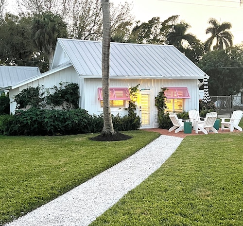 The Historic Coquina Cottages C is 2 Blocks to the Beach, 5th Avenue and 3rd St.