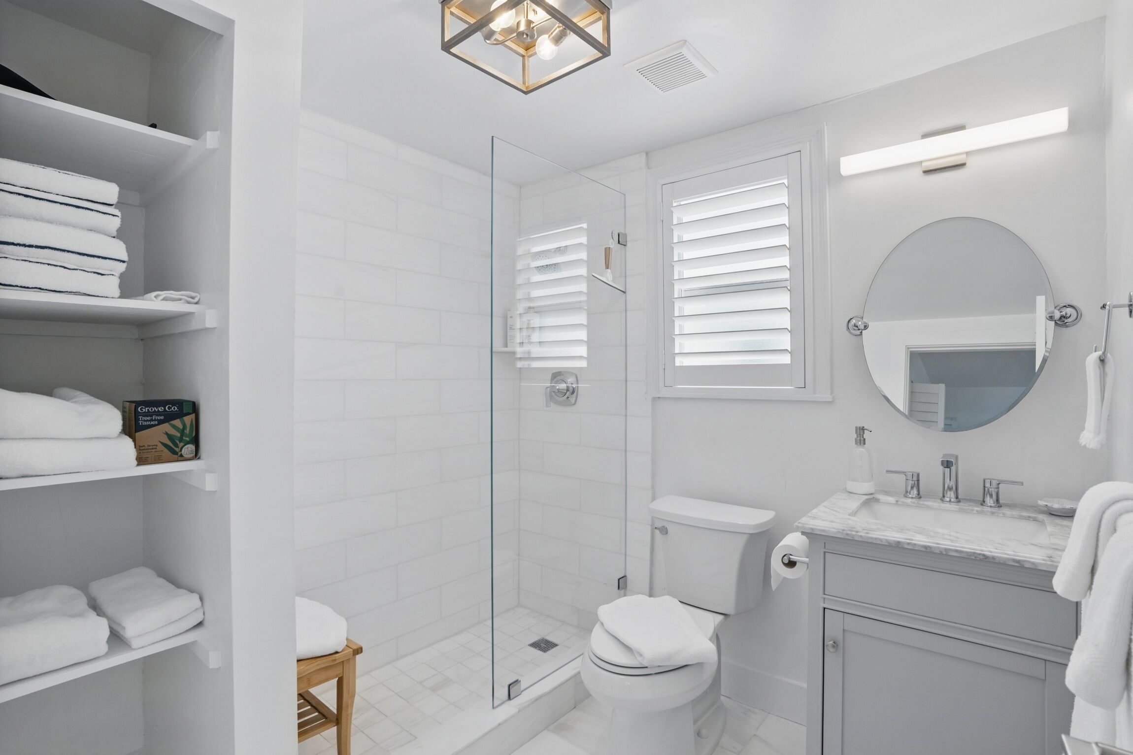 Dusch, hårtork, handdukar och tvål