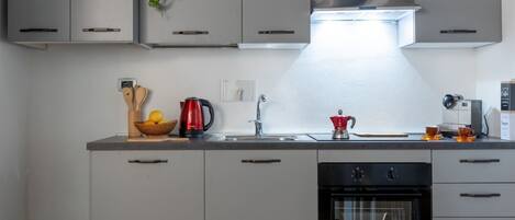 Réfrigérateur, four, plaque de cuisson