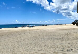 Una spiaggia nelle vicinanze