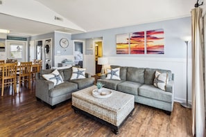 TV - Semi-oceanfront beach house with sunrise views. (Rodanthe)