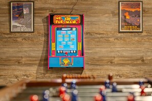 Games room - Cozy Home Near Downtown | Newly Remodeled | Sleeps 6 (Cedar)