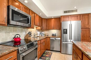 Kühlschrank, Mikrowelle, Ofen, Geschirrspüler