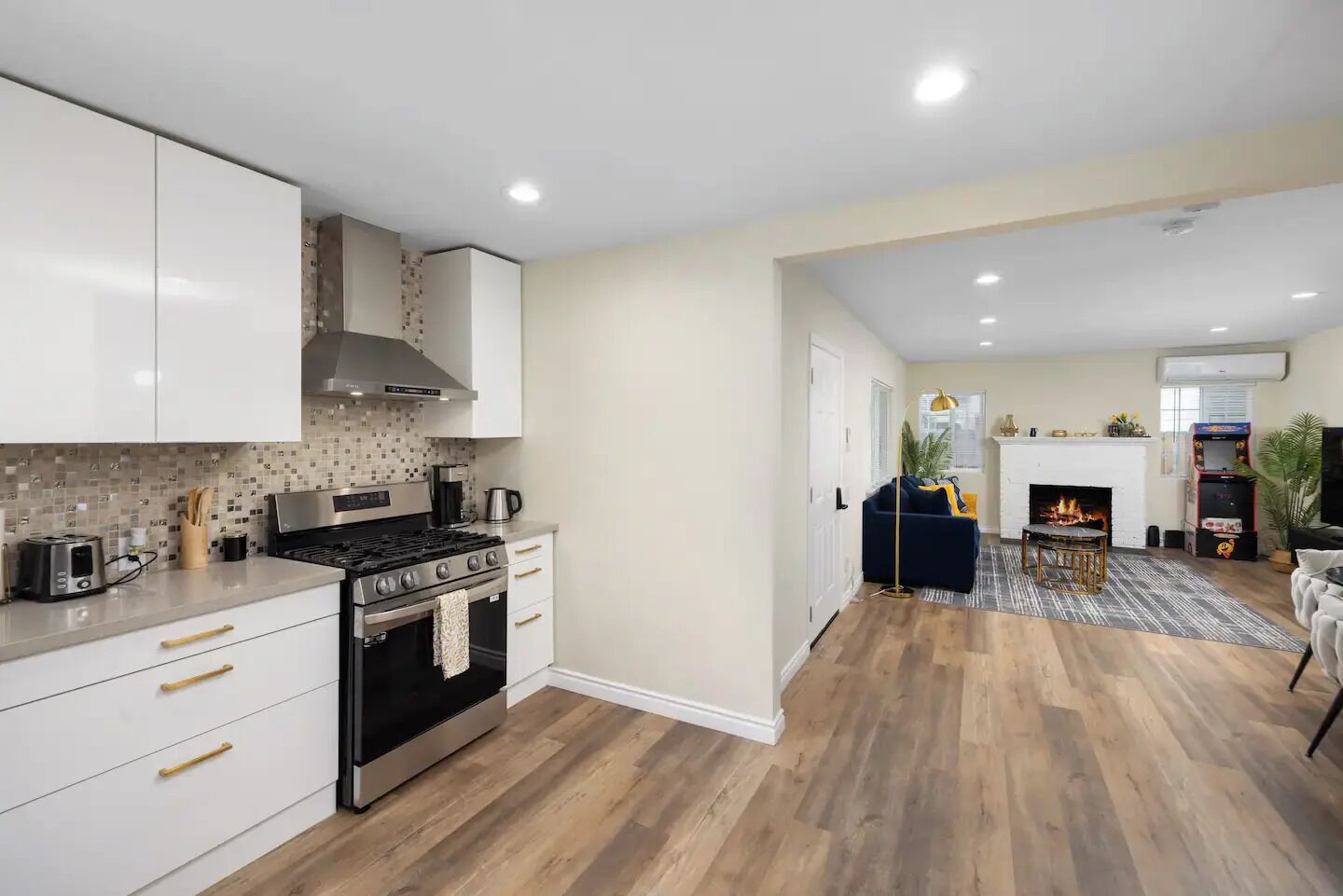 Microwave, oven, electric kettle, toaster