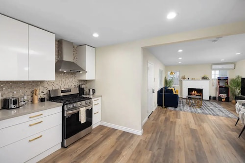 The Cove. Newly Remodeled Home.