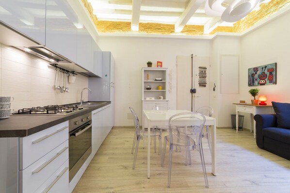 Réfrigérateur, plaque de cuisson