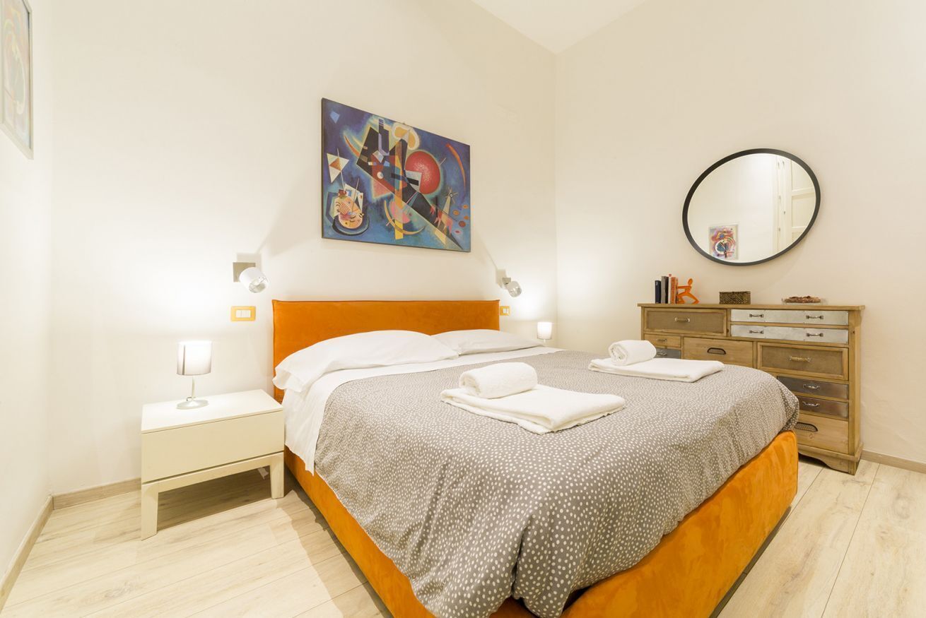 1 dormitorio, tabla de planchar con plancha, wifi y ropa de cama