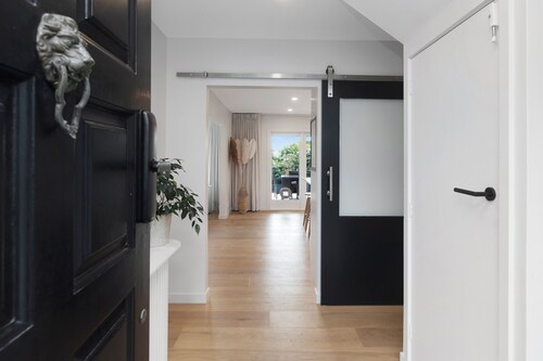 Carterley House – Renovated 4BR Home with Separate Studio