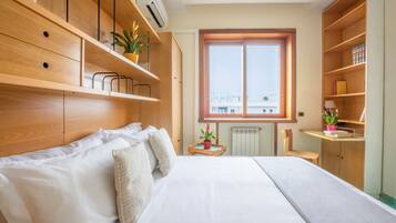 3 camere, una scrivania, ferro/asse da stiro, culla da viaggio