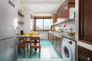 Fridge, microwave, oven, stovetop