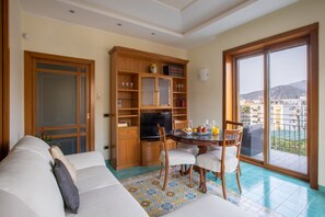 Living area - Family Home with terrace & view in Sorrento Center (Sorrento)