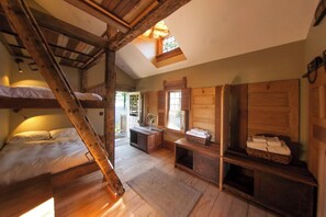 8 habitaciones, tabla de planchar con plancha, wifi y ropa de cama
