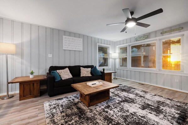 Smart TV - Bayside Condo in the Heart of OC (Ocean City)