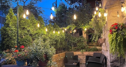 Old Mtl Downtown Charming Victorian TownHouse 6 Bedroom