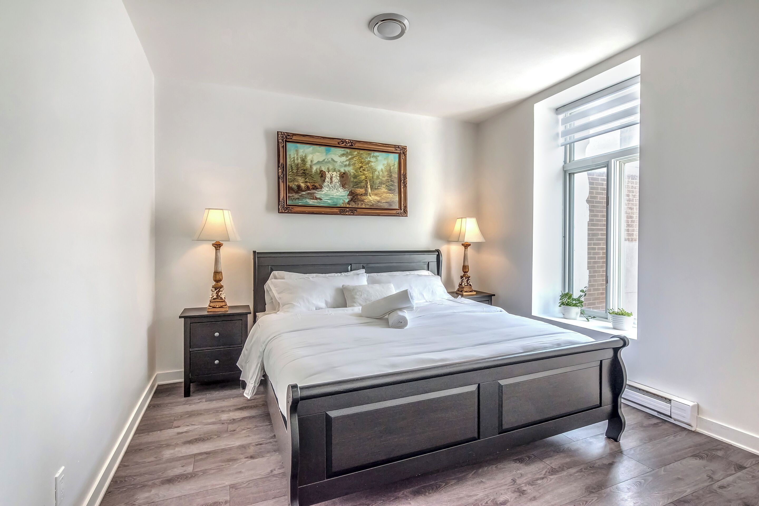 6 bedrooms, iron/ironing board, WiFi, bed sheets