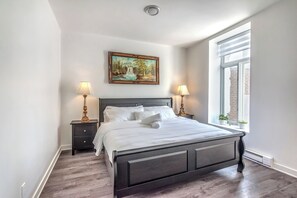 6 bedrooms, iron/ironing board, WiFi, bed sheets