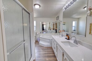 Hårføner, håndklær, såpe og sjampo