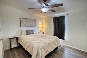 3 quartos, escrivaninha, Wi-Fi, roupa de cama