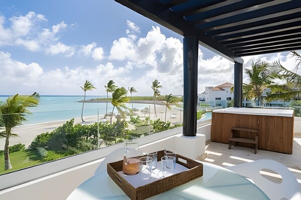 Property grounds - Punta Palmera Beach Front and pool views Cap Cana (Punta Cana)