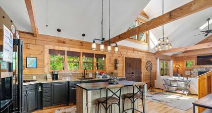 Chalet Vie at Lake Lure | Hot Tub | Fire Pit | Dog Friendly | Sleeps 7