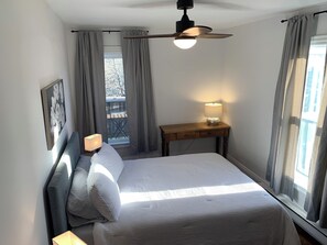 2 bedrooms, desk, WiFi, bed sheets - Executive Apartment 1 or 2 Bedroom Apartment in Downtown Wolfville (Wolfville)