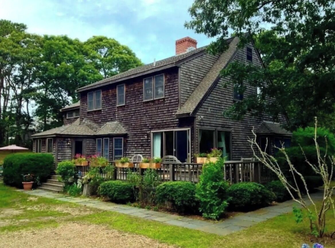Beautiful Oak Bluffs Family Estate