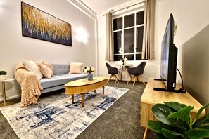 Living area - Heritage Luxe Retreat on Queens (Auckland)