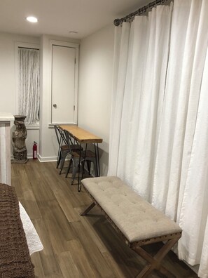 Interior - Petite Suite/Downtown Historic Abita Springs/Location! Walk to it all! (Abita Springs)