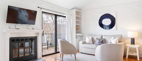 Smart-tv och eldstad