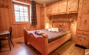 2 bedrooms, free WiFi, bed sheets - Apartment 'L'epicéa' with Mountain View, Private Terrace and Wi-Fi (SOLLIERES SARDIERES)