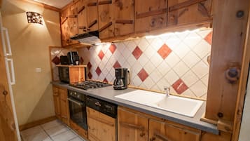 KylskÄp, mikrovÄgsugn, ugn och spishÀll