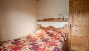 2 bedrooms, free WiFi, bed sheets - Apartment 'Le Monolithe' with Mountain View, Balcony and Wi-Fi (SOLLIERES SARDIERES)