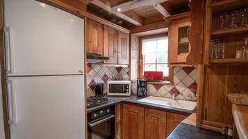 KylskÄp, mikrovÄgsugn, ugn och spishÀll