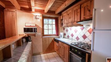 KylskÄp, mikrovÄgsugn, ugn och spishÀll