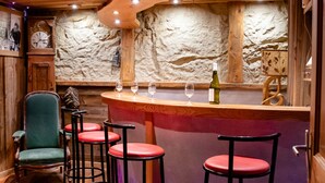 A bar area with wooden bar stools, a wooden ceiling, and stone walls. - Studio Apartment 'Le Pin Cembro' with Mountain View, Private Terrace and Wi-Fi (SOLLIERES SARDIERES)