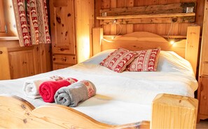 Iron/ironing board, free WiFi, bed sheets - Studio Apartment 'Le Pin Cembro' with Mountain View, Private Terrace and Wi-Fi (SOLLIERES SARDIERES)