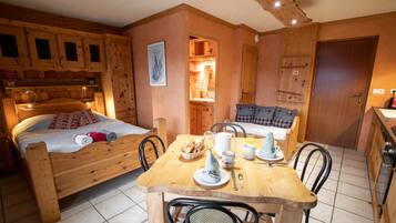 Bügeleisen/Bügelbrett, kostenloses WLAN, Bettwäsche