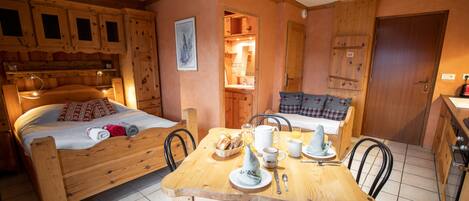 熨斗/熨衫板、免費 Wi-Fi、床單