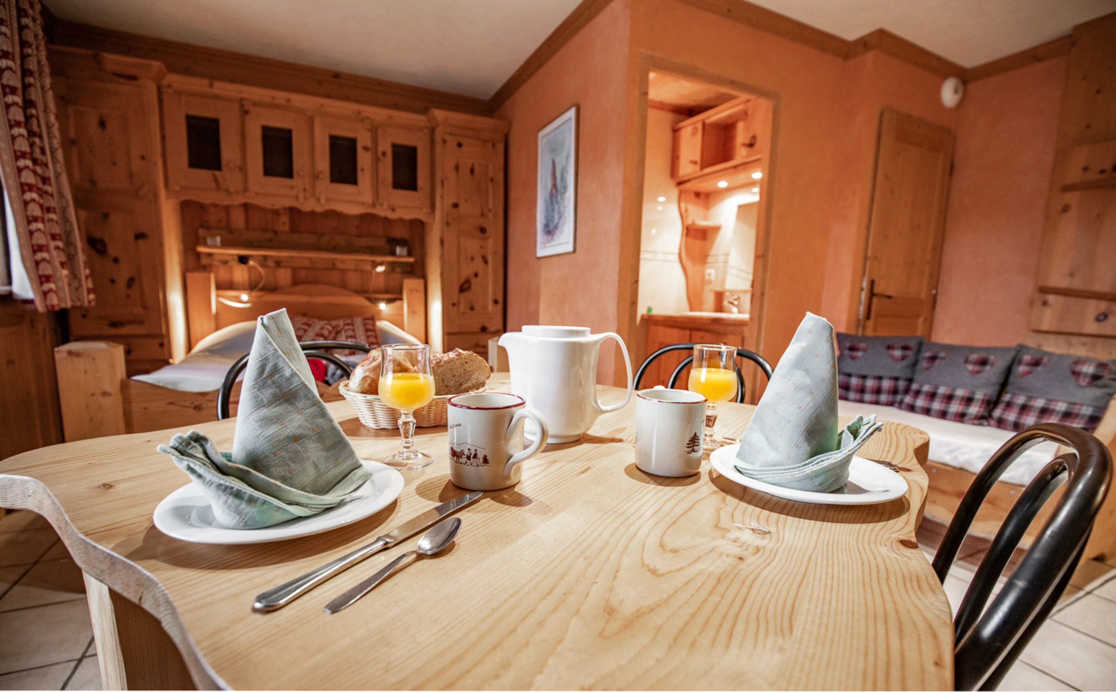 Bügeleisen/Bügelbrett, kostenloses WLAN, Bettwäsche