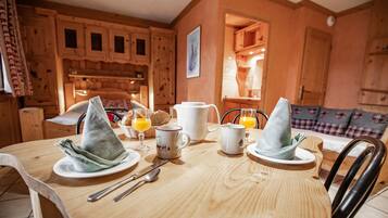 Bügeleisen/Bügelbrett, kostenloses WLAN, Bettwäsche