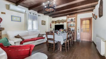 TV, fireplace, DVD player, stereo