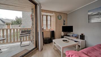 5 bedrooms, iron/ironing board, free WiFi