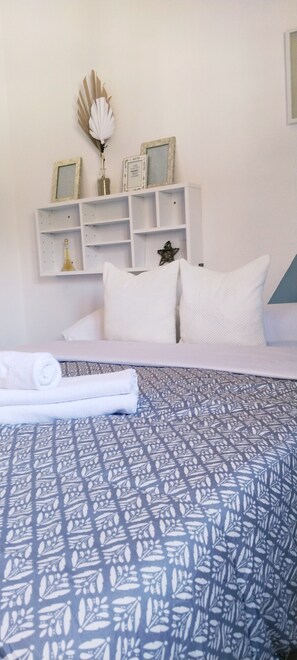 2 bedrooms, free WiFi, bed sheets - Holiday Home 'Casa De La Aldea' with Mountain Views, Wi-Fi and Air Conditioning (Baños de Santiago (Guarros))